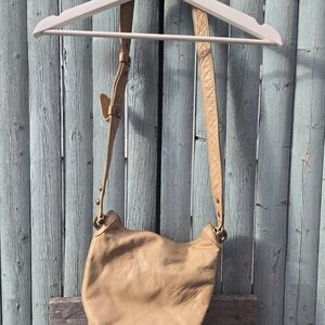 DKNY Vintage Leather Bucket Crossbody Bag Tan | Adjustable Strap | Minimalist 90